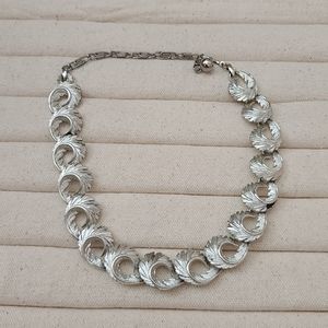 Vintage Lisner swirl necklace
